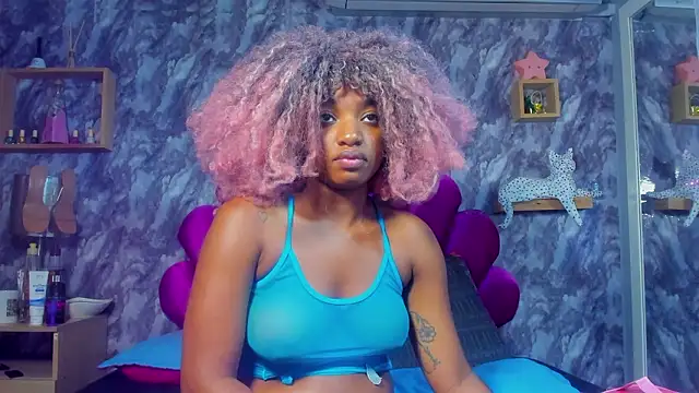 Snapshot of EMMAPARISS chatting on February 19, 2026, 12:02 pm EMMAPARISS online show from February 19, 2026, 12:02 pm