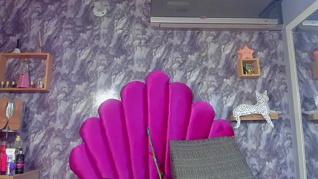 EMMAPARISS online show from December 19, 2025, 12:07 pm