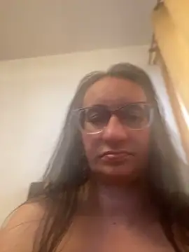 Snapshot of gloria7v05 chatting on June 2, 2026, 3:01 pm gloria7v05 online show from June 2, 2026, 3:01 pm