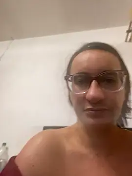 Snapshot of gloria7v05 chatting on May 10, 2026, 3:36 pm gloria7v05 online show from May 10, 2026, 3:36 pm