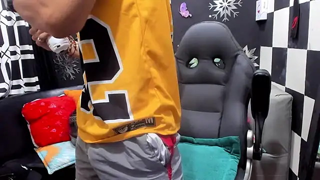 MikeRose94 online show from April 19, 2026, 9:06 pm