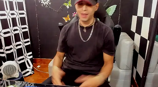 Snapshot of MikeRose94 chatting on February 15, 2025, 3:50 pm MikeRose94 online show from February 15, 2025, 3:50 pm