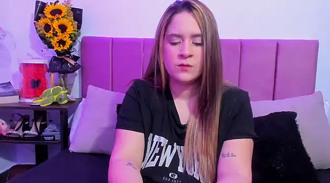 EmmyGray online show from December 10, 2024, 6:33 am