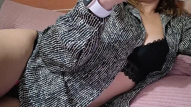 ScarletScarlet15 online show from October 26, 2025, 2:17 pm