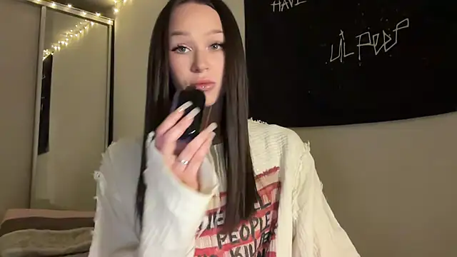 ur molly online show from November 4, 2025, 12:42 pm