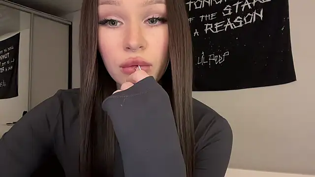 ur molly online show from December 3, 2025, 3:00 pm