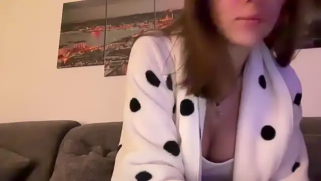 Snapshot of EmilyWi_ chatting on October 17, 2025, 5:04 pm EmilyWi  online show from October 17, 2025, 5:04 pm