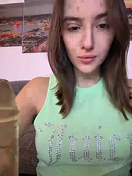 EmilyWi  online show from November 17, 2025, 10:03 pm