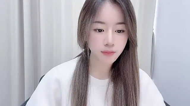 chloe-01 online show from December 17, 2024, 4:23 am