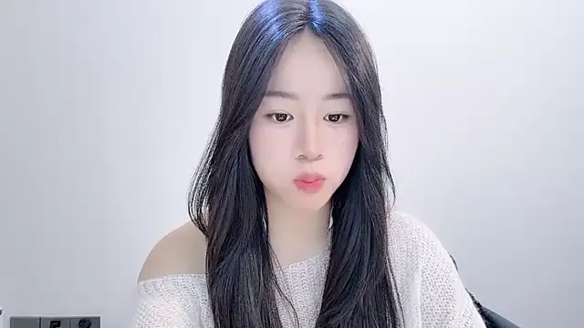 chloe-01 online show from December 18, 2025, 4:06 am