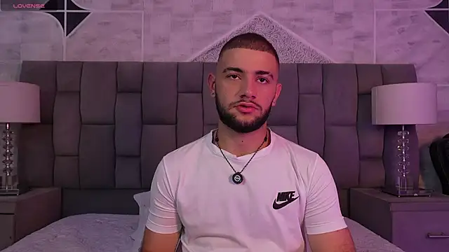 MaximusDick1  online show from December 18, 2025, 4:50 am