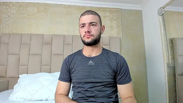 MaximusDick1  online show from October 22, 2025, 2:55 am