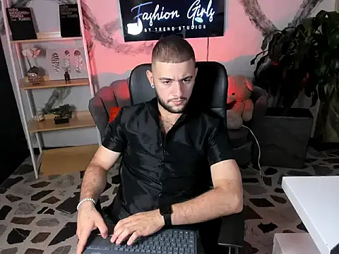 MaximusDick1  online show from December 20, 2025, 4:26 am