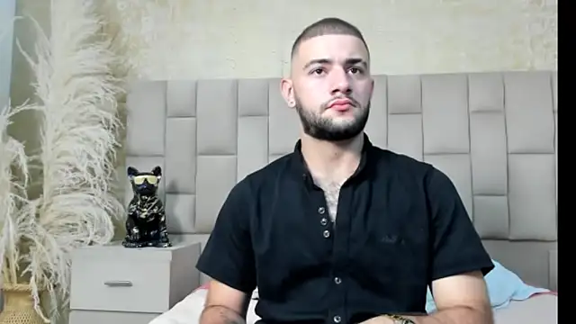 MaximusDick1  online show from December 17, 2025, 4:06 am