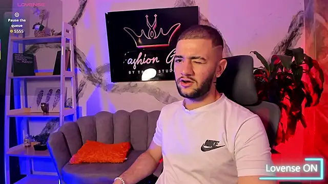 MaximusDick1  online show from January 16, 2026, 3:54 am