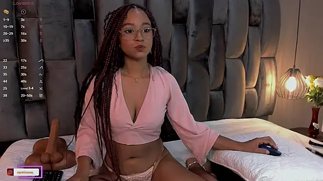 Snapshot of Lorena_Vieira_ chatting on February 16, 2025, 8:22 pm Lorena Vieira  online show from February 16, 2025, 8:22 pm