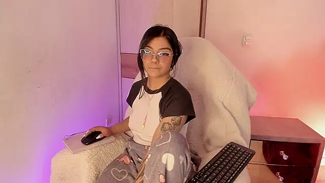 Snapshot of sofi_soft_ chatting on July 17, 2026, 5:54 pm sofi soft online show from July 17, 2026, 5:54 pm