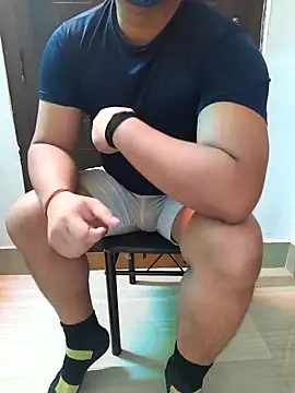 Snapshot of zon_zustin chatting on October 18, 2025, 10:39 am zon zustin online show from October 18, 2025, 10:39 am