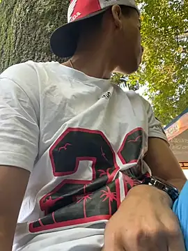 Snapshot of andy_0018 chatting on January 21, 2025, 1:11 pm andy 0018 online show from January 21, 2025, 1:11 pm