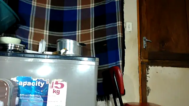 Snapshot of boobassymom chatting on May 17, 2026, 8:42 pm boobassymom online show from May 17, 2026, 8:42 pm