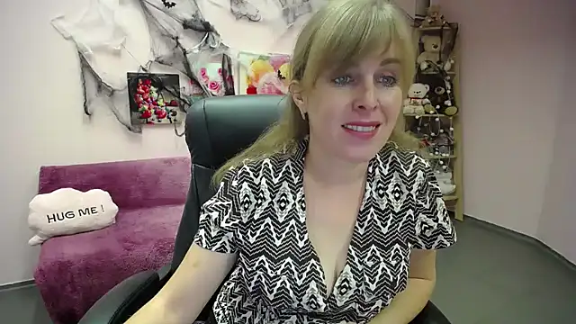 Hot Milady online show from October 10, 2025, 6:58 am