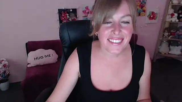Hot Milady online show from July 8, 2026, 7:53 am