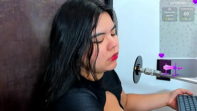 klhoe boobs online show from November 14, 2025, 4:05 am