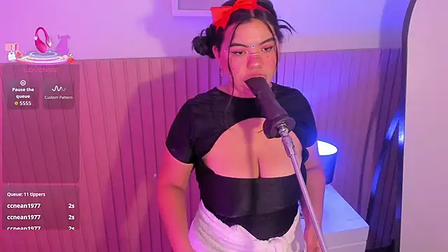 klhoe boobs online show from April 4, 2026, 4:08 am