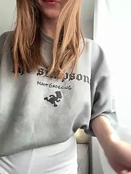 Snapshot of HellPeach chatting on March 5, 2025, 12:22 pm HellPeach online show from March 5, 2025, 12:22 pm