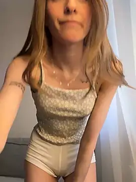 Snapshot of HellPeach chatting on February 25, 2025, 2:48 pm HellPeach online show from February 25, 2025, 2:48 pm