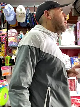 JuanZapata33 online show from December 20, 2025, 8:55 pm