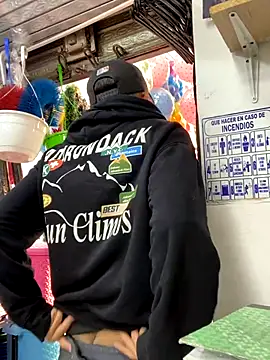 JuanZapata33 online show from November 11, 2025, 9:42 pm