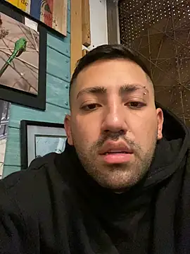 JuanZapata33 online show from February 18, 2026, 11:34 pm