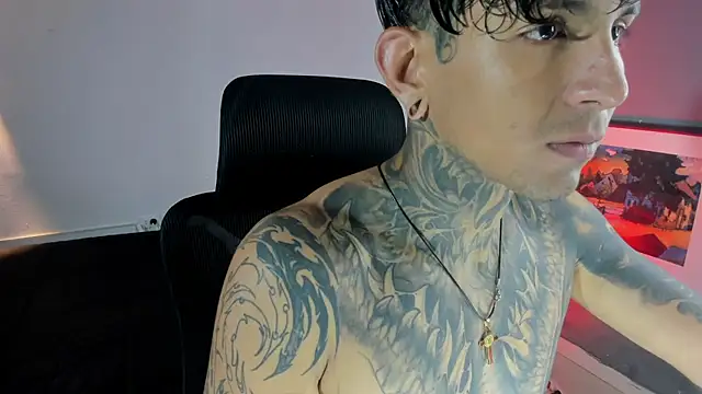 Travistanner 28 online show from November 26, 2025, 2:11 am