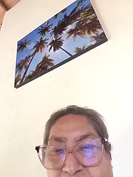 florecita69 online show from April 28, 2026, 4:11 pm