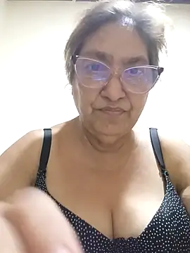 florecita69 online show from May 3, 2026, 1:22 am