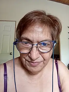 florecita69 online show from December 19, 2025, 3:14 pm