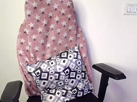 CUTE princess 143 online show from November 30, 2025, 5:14 pm