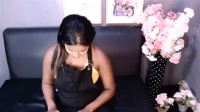 Littleindianmilf online show from February 25, 2025, 7:52 am