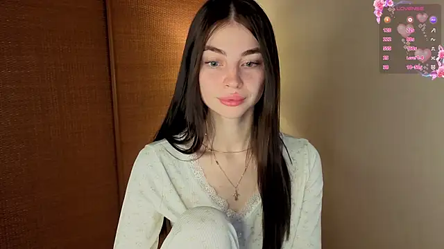 MaryJacksoon online show from November 1, 2025, 8:08 am