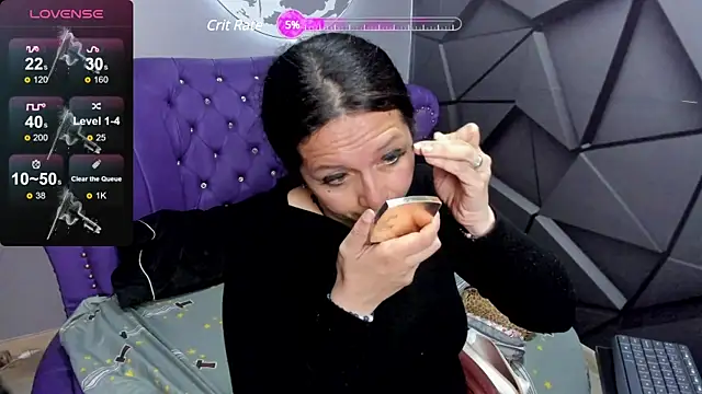 Caliia Oith  online show from January 31, 2025, 4:38 pm