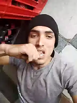 jeremy scott online show from December 9, 2024, 7:29 pm