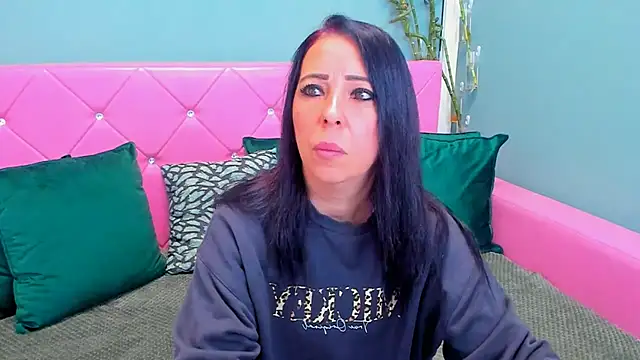 LauraSin online show from November 13, 2025, 4:16 am