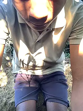 Snapshot of ShroveRising chatting on February 10, 2026, 10:25 am ShroveRising online show from February 10, 2026, 10:25 am