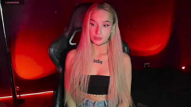 MilaAsh online show from October 1, 2025, 4:28 am