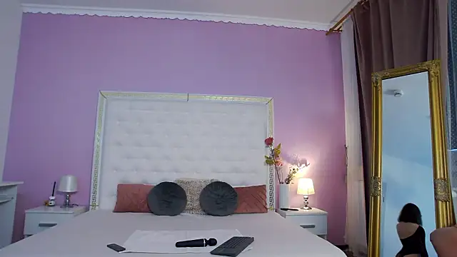 Lenna Paul online show from March 6, 2026, 5:13 am