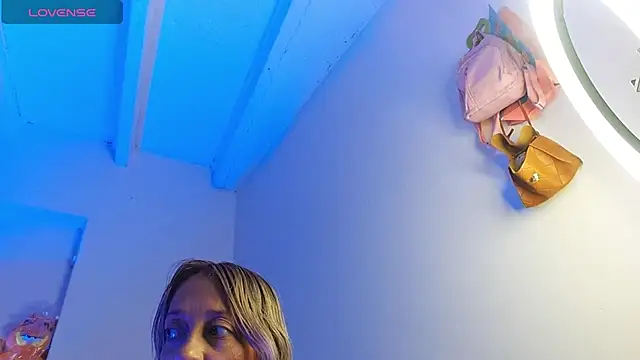 emma collson online show from December 3, 2025, 8:52 pm