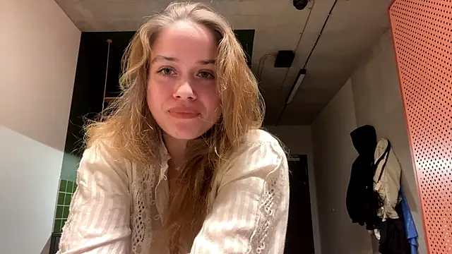 Snapshot of Celeste_Glow chatting on December 9, 2024, 8:23 pm Celeste Glow online show from December 9, 2024, 8:23 pm