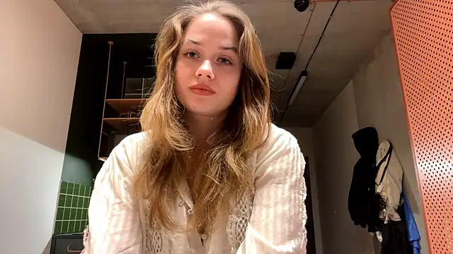 Snapshot of Celeste_Glow chatting on December 9, 2024, 11:24 pm Celeste Glow online show from December 9, 2024, 11:24 pm