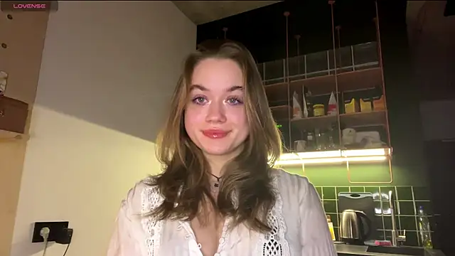 Snapshot of Celeste_Glow chatting on February 18, 2025, 9:20 pm Celeste Glow online show from February 18, 2025, 9:20 pm